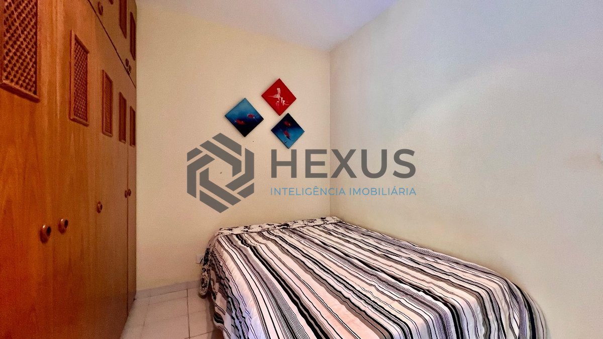 Foto 11 de Apartamento com varanda na quadra-mar da Praia das Pitangueiras, Guaruja