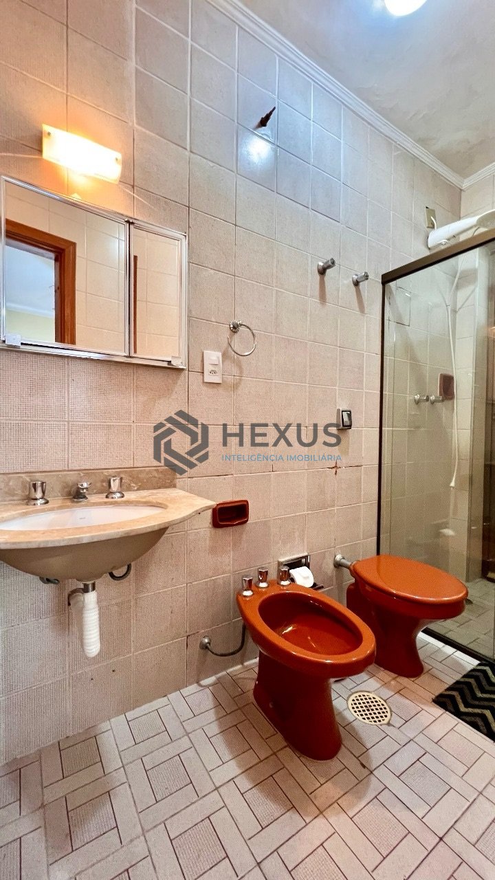 Foto 16 de Apartamento com varanda na quadra-mar da Praia das Pitangueiras, Guaruja