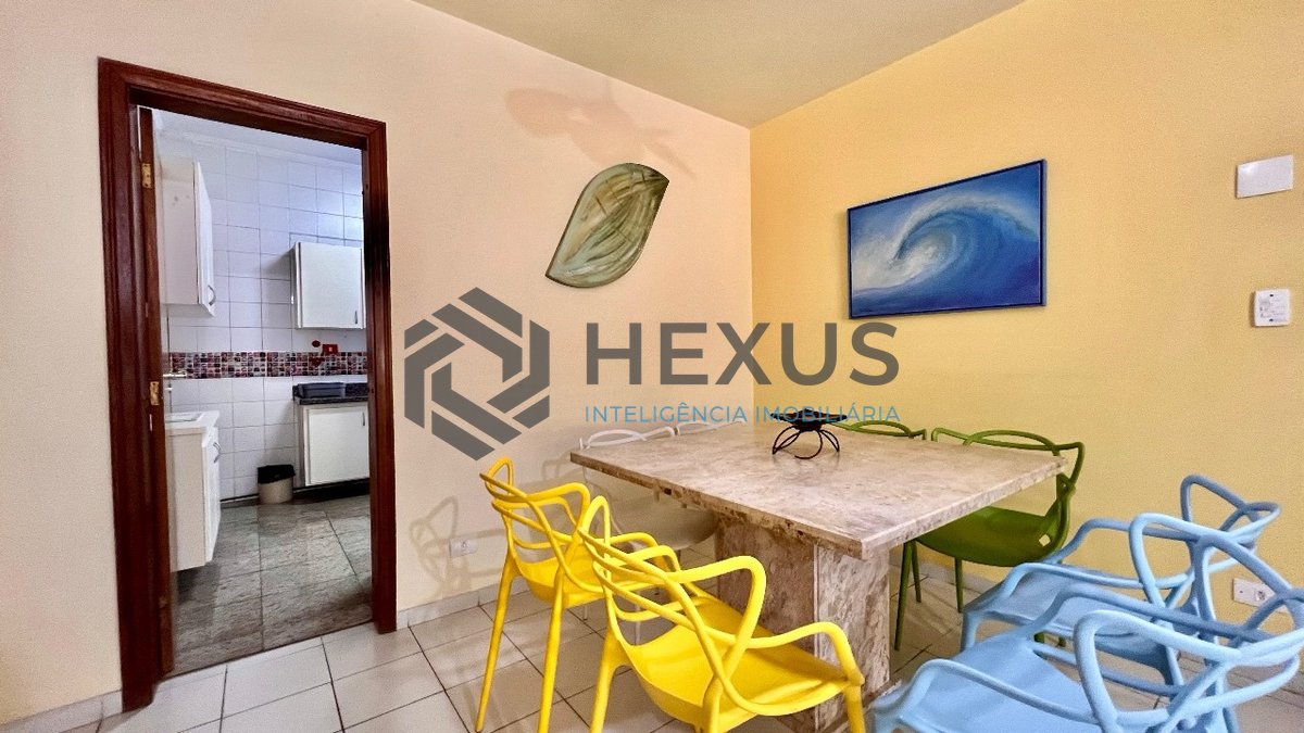 Foto 6 de Apartamento com varanda na quadra-mar da Praia das Pitangueiras, Guaruja