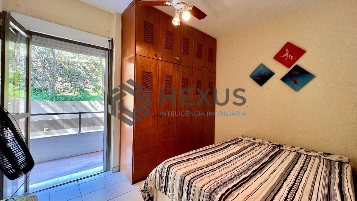 Foto 8 de Apartamento com varanda na quadra-mar da Praia das Pitangueiras, Guaruja