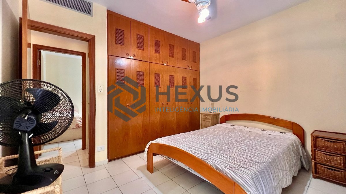 Foto 9 de Apartamento com varanda na quadra-mar da Praia das Pitangueiras, Guaruja