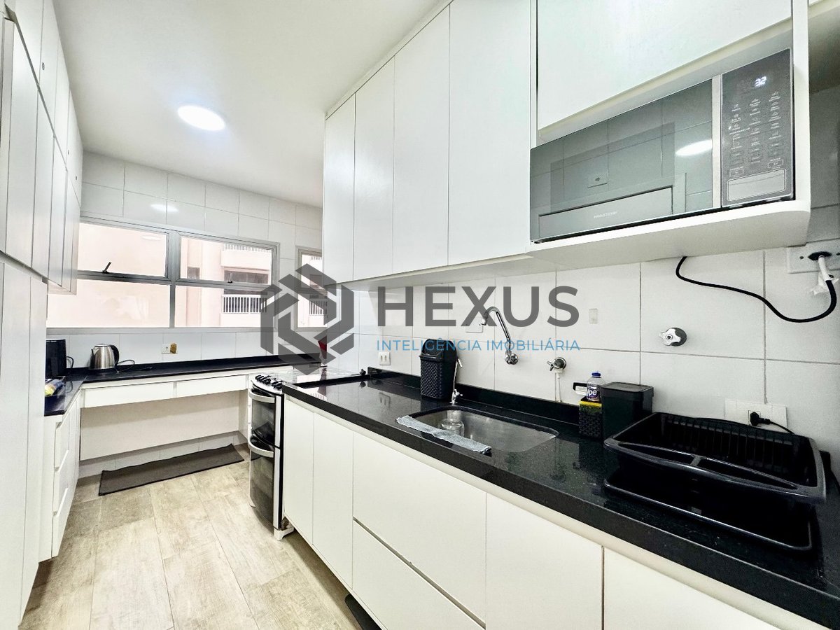 Foto 14 de Apartamento reformado com varanda, lazer e vista mar na beira mar da Praia das Pitangueiras, Guaruja