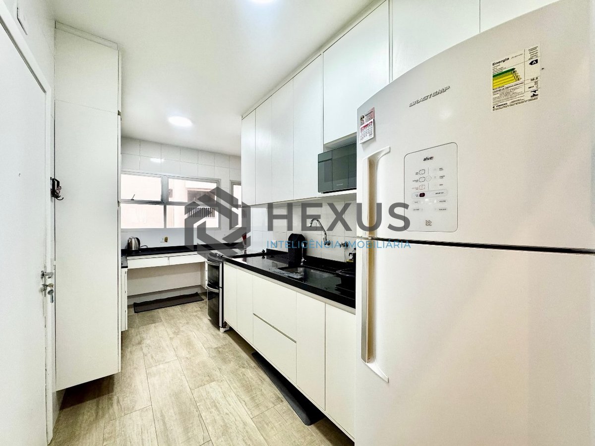 Foto 15 de Apartamento reformado com varanda, lazer e vista mar na beira mar da Praia das Pitangueiras, Guaruja