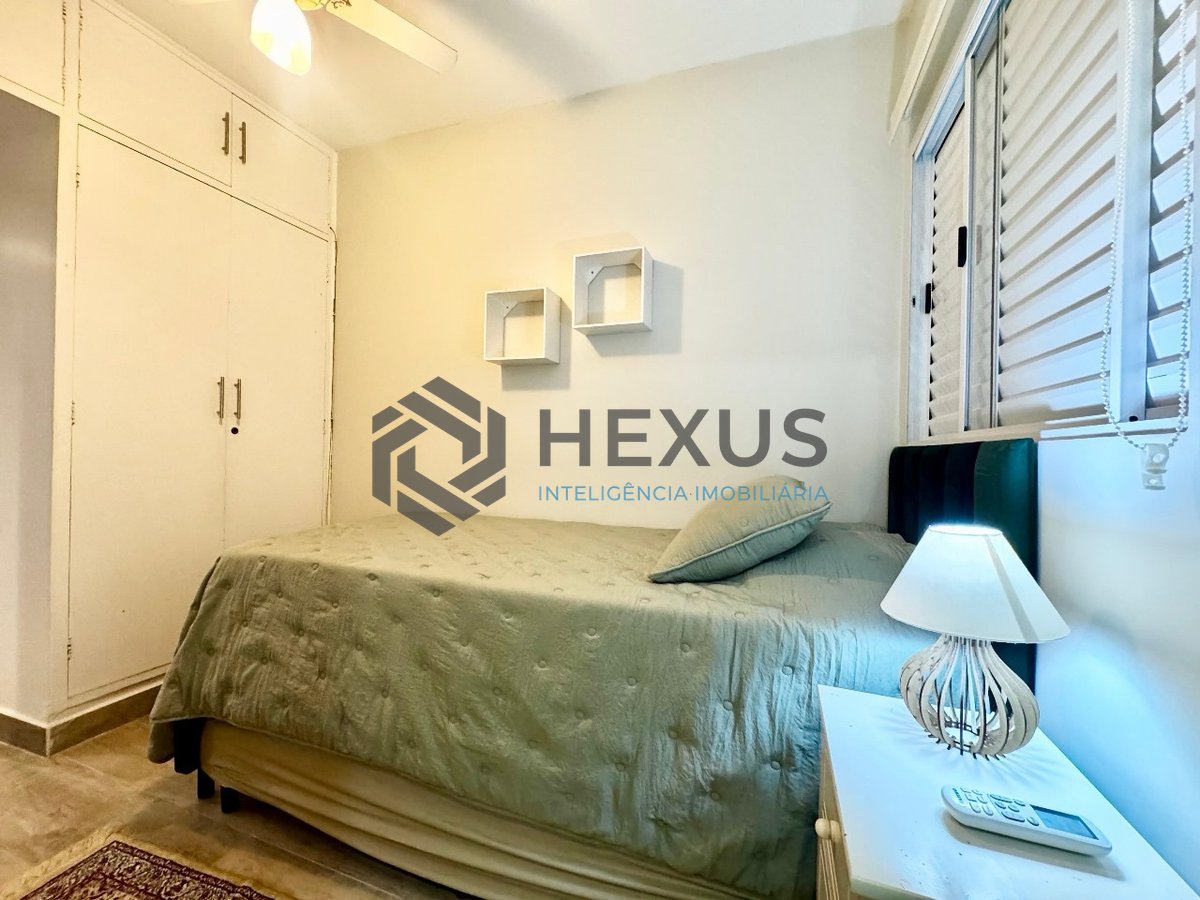 Foto 17 de Apartamento reformado com varanda, lazer e vista mar na beira mar da Praia das Pitangueiras, Guaruja