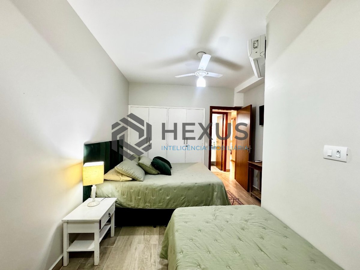 Foto 28 de Apartamento reformado com varanda, lazer e vista mar na beira mar da Praia das Pitangueiras, Guaruja