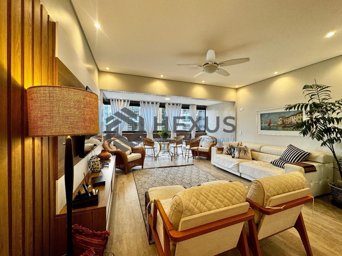 Foto 7 de Apartamento reformado com varanda, lazer e vista mar na beira mar da Praia das Pitangueiras, Guaruja