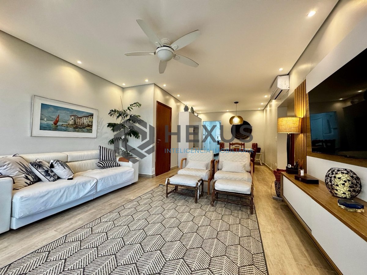 Foto 8 de Apartamento reformado com varanda, lazer e vista mar na beira mar da Praia das Pitangueiras, Guaruja