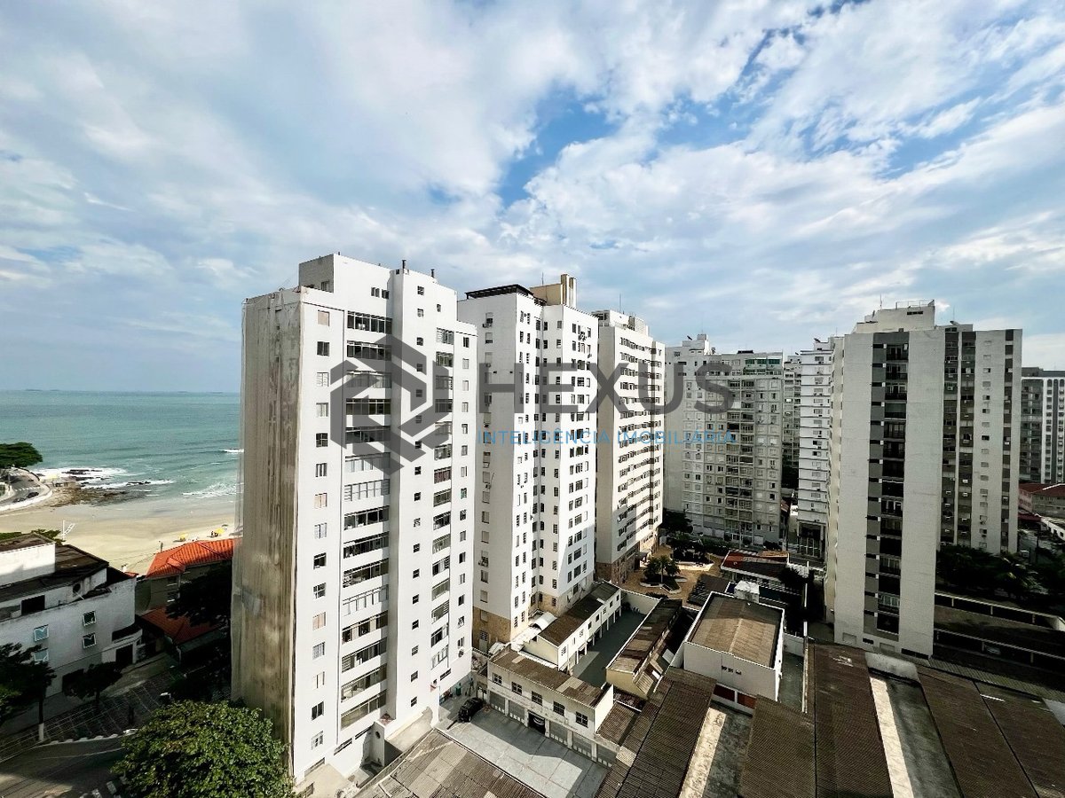 Foto 12 de Apartamento reformado com varanda e lazer na quadra mar da Praia das Pitangueiras, Guaruja