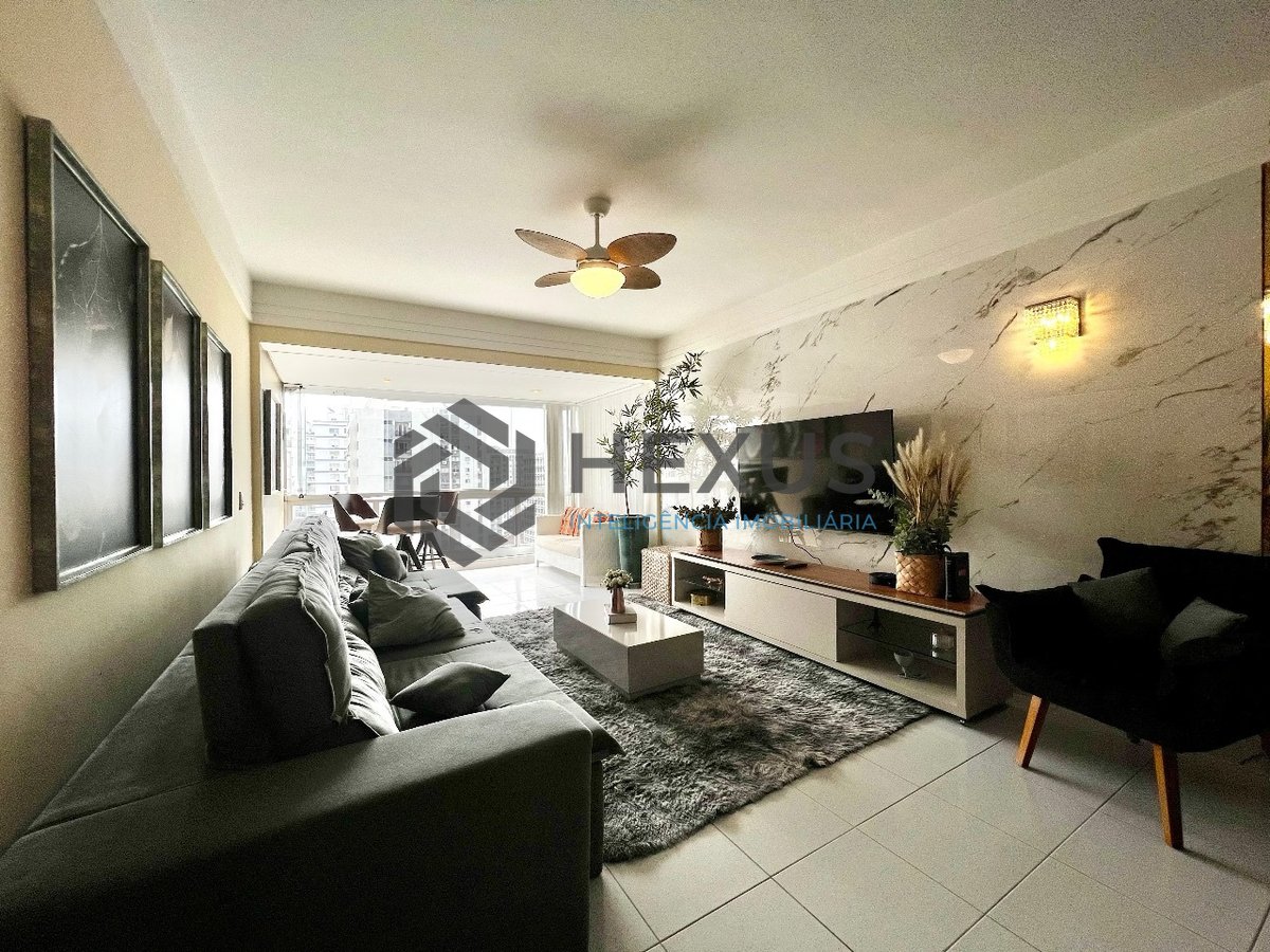 Foto 13 de Apartamento reformado com varanda e lazer na quadra mar da Praia das Pitangueiras, Guaruja