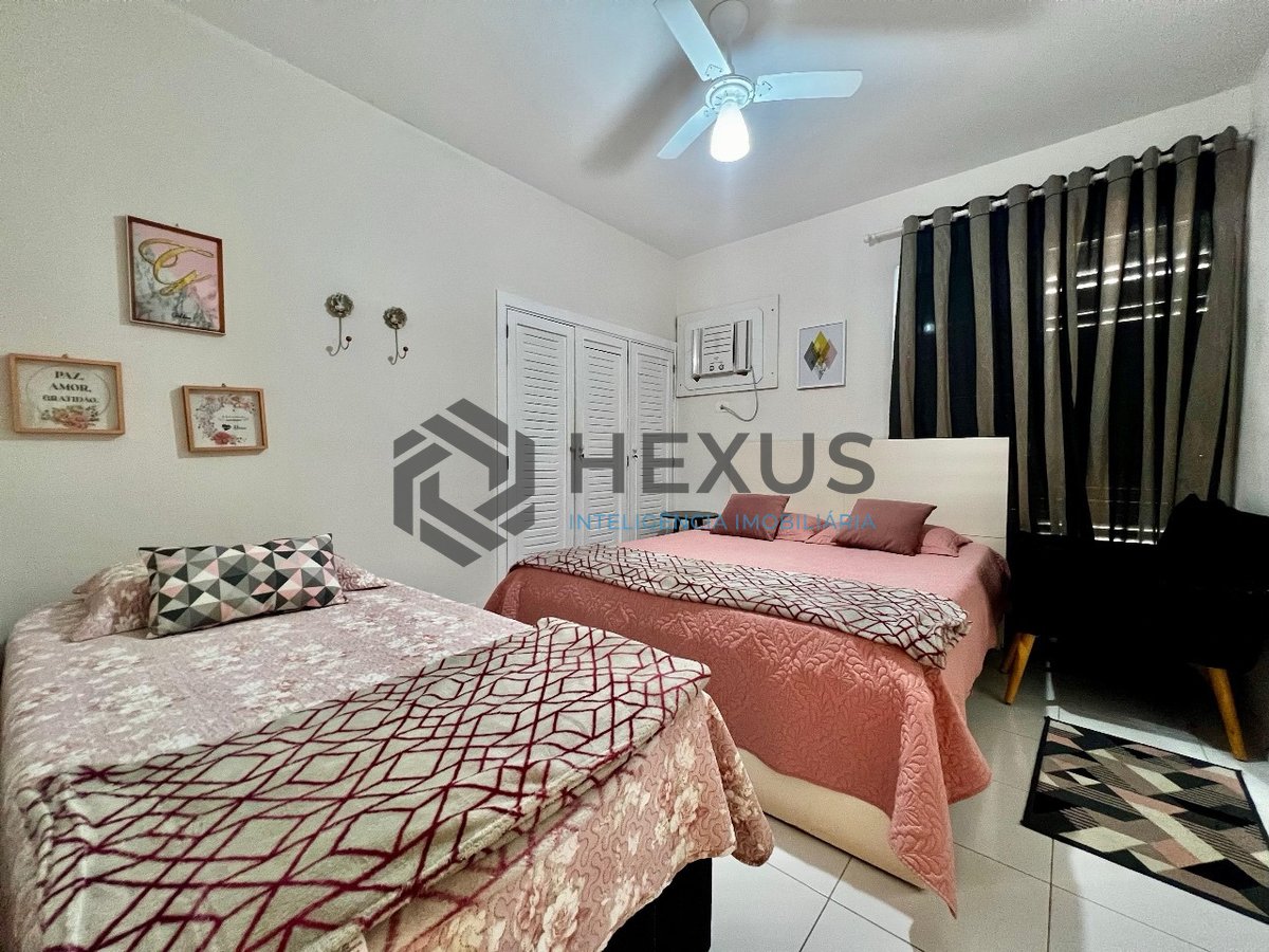 Foto 15 de Apartamento reformado com varanda e lazer na quadra mar da Praia das Pitangueiras, Guaruja