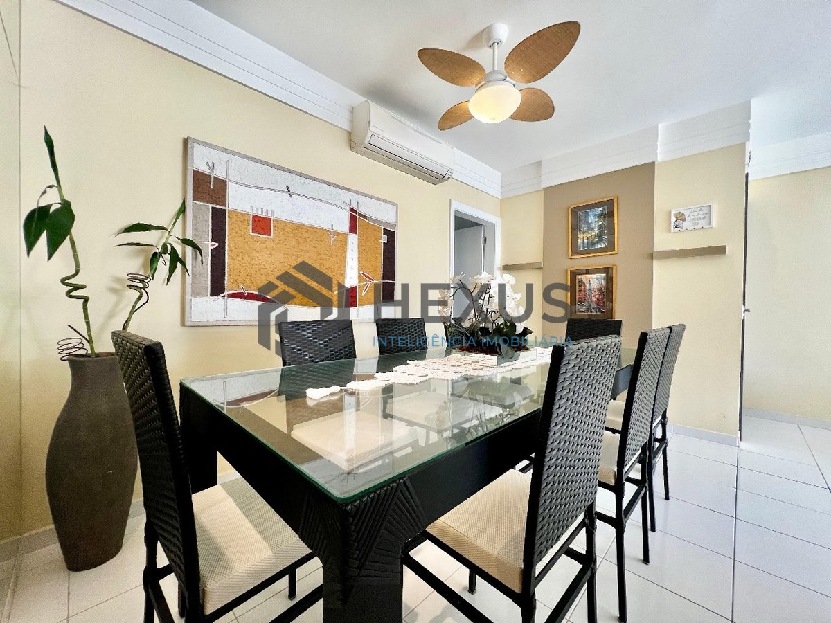 Foto 17 de Apartamento reformado com varanda e lazer na quadra mar da Praia das Pitangueiras, Guaruja
