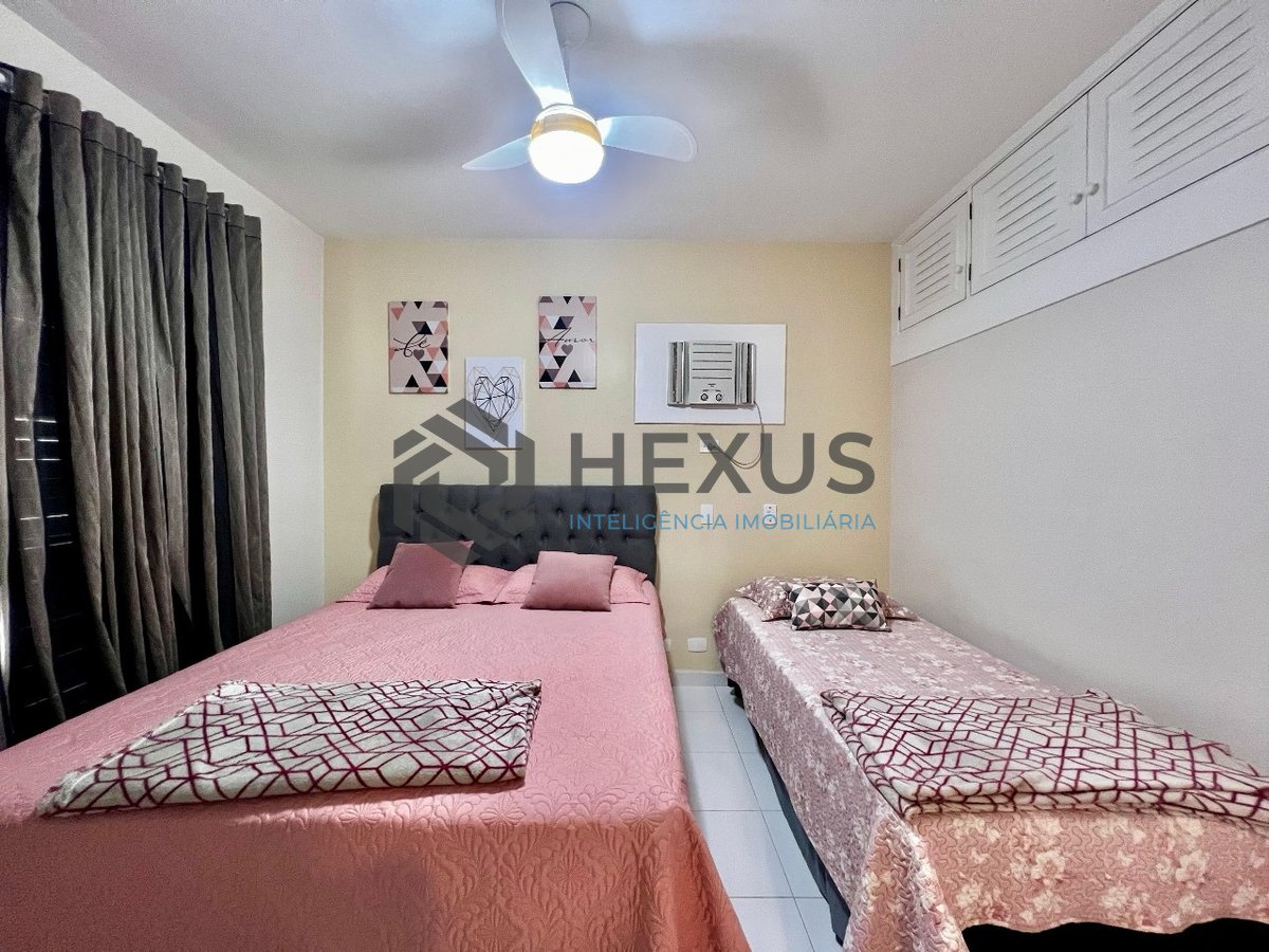 Foto 18 de Apartamento reformado com varanda e lazer na quadra mar da Praia das Pitangueiras, Guaruja