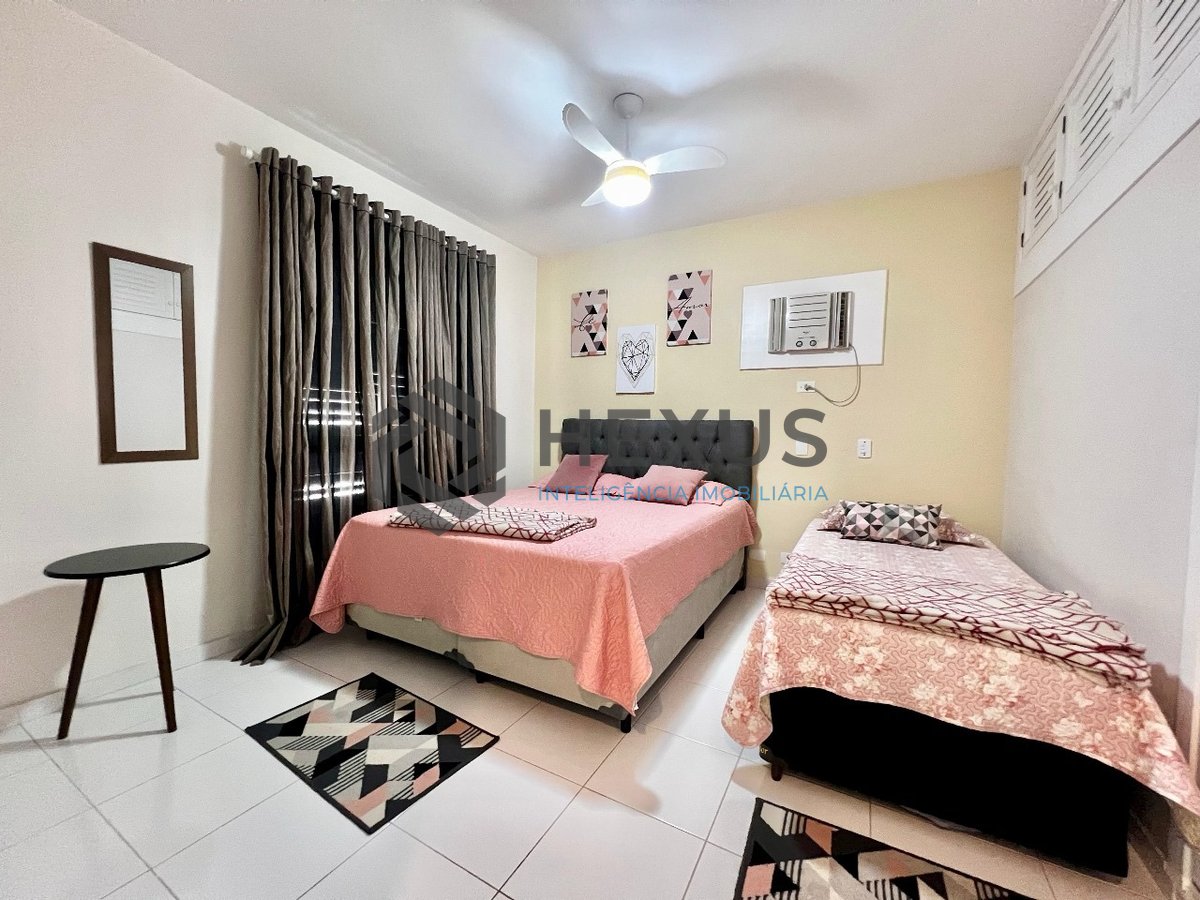 Foto 19 de Apartamento reformado com varanda e lazer na quadra mar da Praia das Pitangueiras, Guaruja