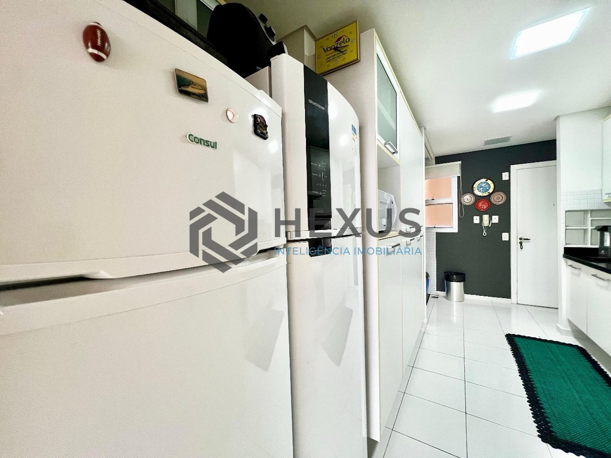 Foto 30 de Apartamento reformado com varanda e lazer na quadra mar da Praia das Pitangueiras, Guaruja