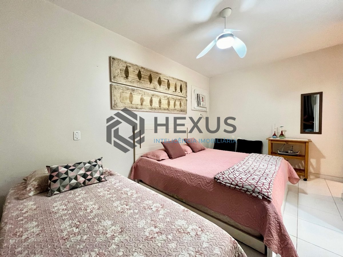 Foto 32 de Apartamento reformado com varanda e lazer na quadra mar da Praia das Pitangueiras, Guaruja