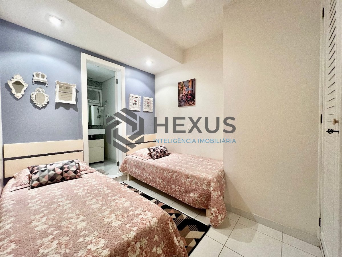 Foto 35 de Apartamento reformado com varanda e lazer na quadra mar da Praia das Pitangueiras, Guaruja