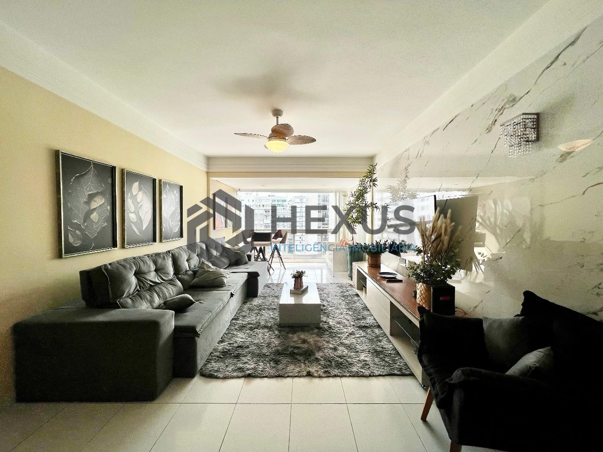 Foto 7 de Apartamento reformado com varanda e lazer na quadra mar da Praia das Pitangueiras, Guaruja
