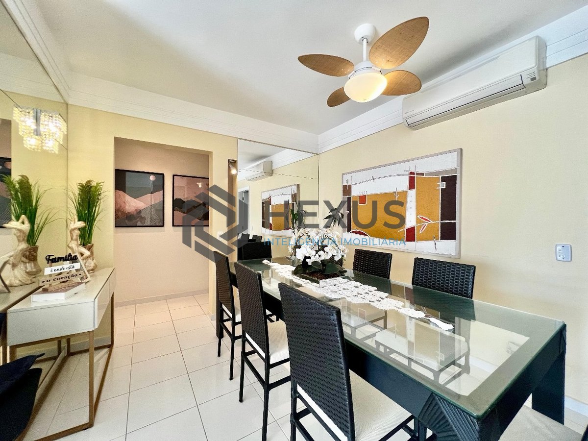 Foto 8 de Apartamento reformado com varanda e lazer na quadra mar da Praia das Pitangueiras, Guaruja