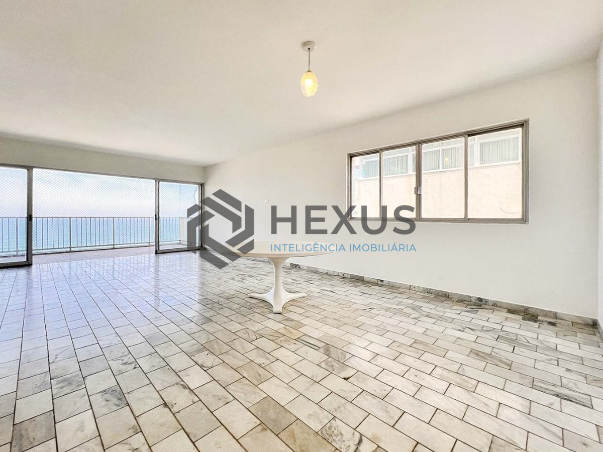 Foto 5 de Apartamento frente mar com varanda na Praia das Pitangueiras, Guaruja