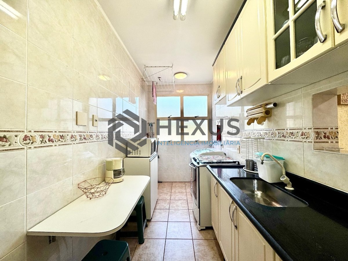 Foto 15 de Apartamento com varanda e lazer na Praia da Enseada, Guarujá-SP.