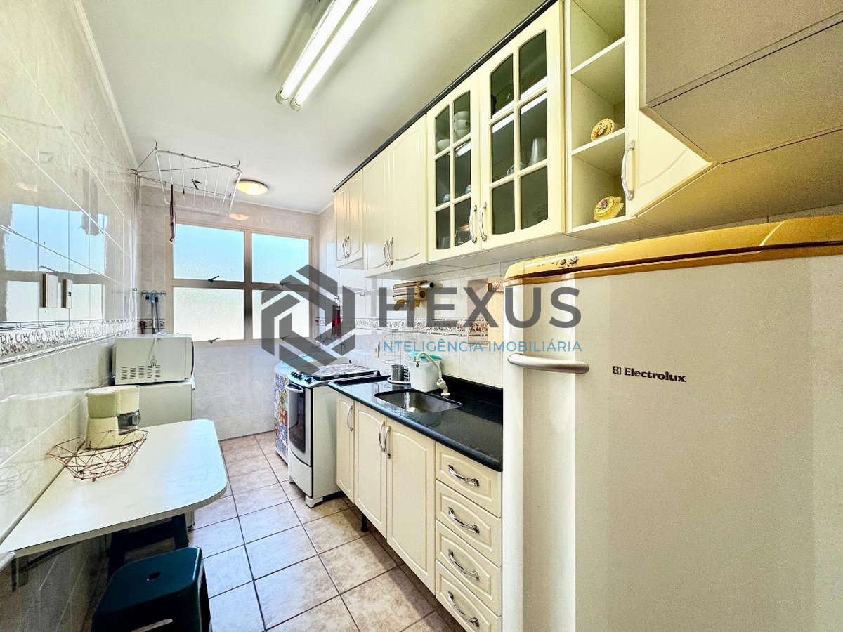 Foto 16 de Apartamento com varanda e lazer na Praia da Enseada, Guarujá-SP.