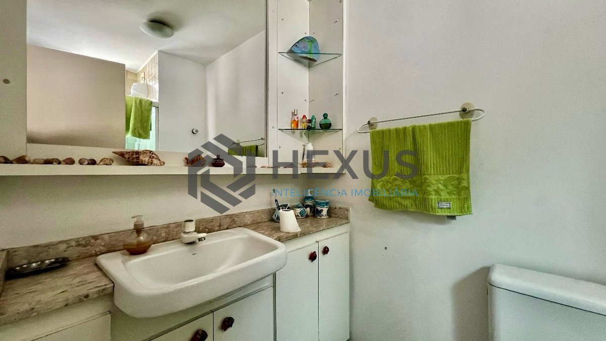 Foto 16 de Apartamento com varanda e lazer na Praia da Enseada à venda, Guarujá-SP.