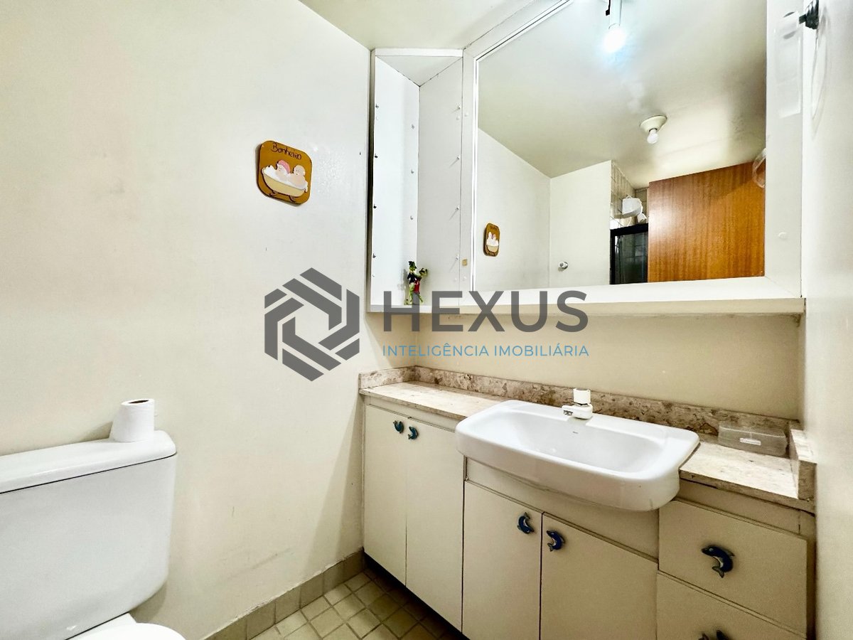 Foto 18 de Apartamento com varanda e lazer na Praia da Enseada, Guaruja