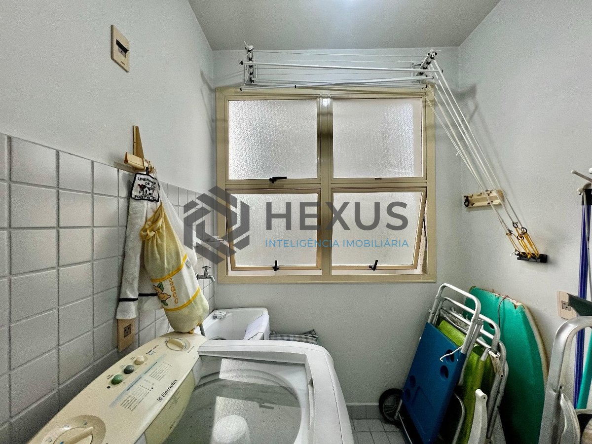 Foto 17 de Apartamento com varanda e lazer na Praia da Enseada, Guaruja