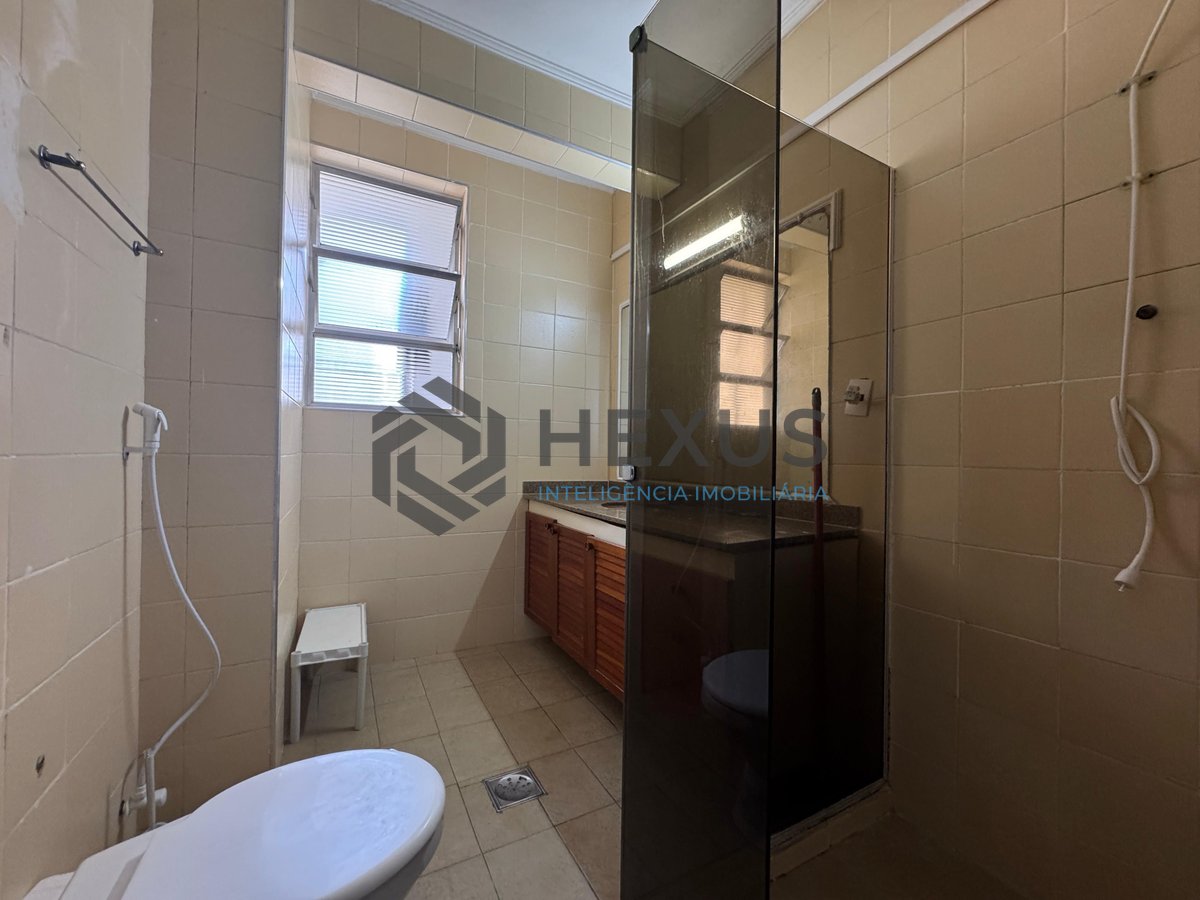 Foto 12 de Apartamento frente mar com varanda e vista mar na Praia das Pitangueiras, Guaruja