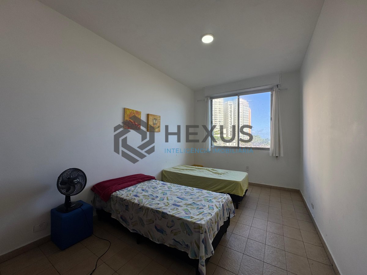 Foto 8 de Apartamento frente mar com varanda e vista mar na Praia das Pitangueiras, Guaruja