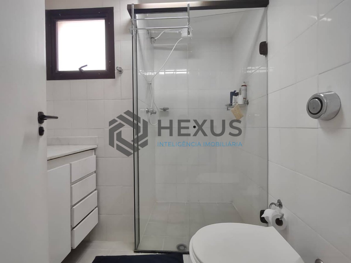 Foto 14 de Apartamento com varanda na região da Brunella na Praia da Enseada, Guaruja