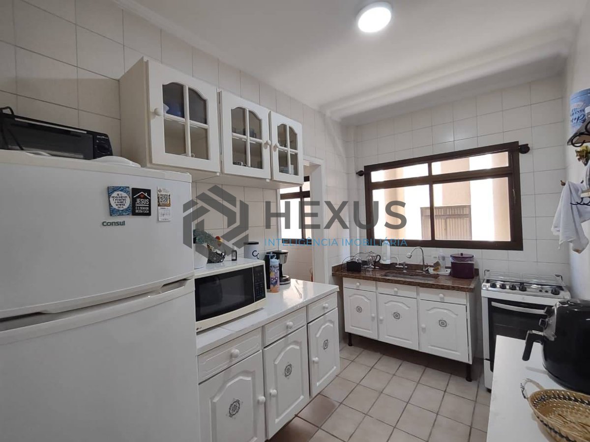 Foto 18 de Apartamento com varanda na região da Brunella na Praia da Enseada, Guaruja