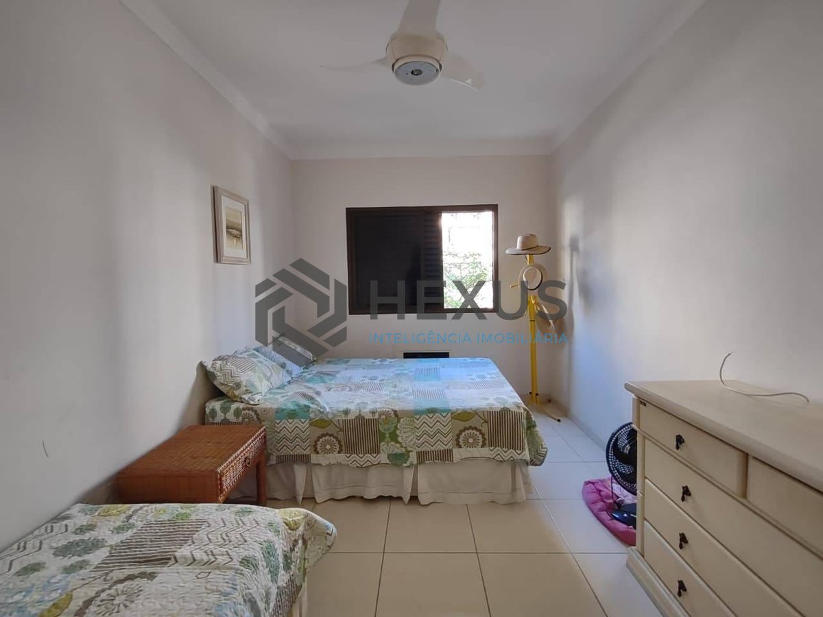 Foto 9 de Apartamento com varanda na região da Brunella na Praia da Enseada, Guaruja