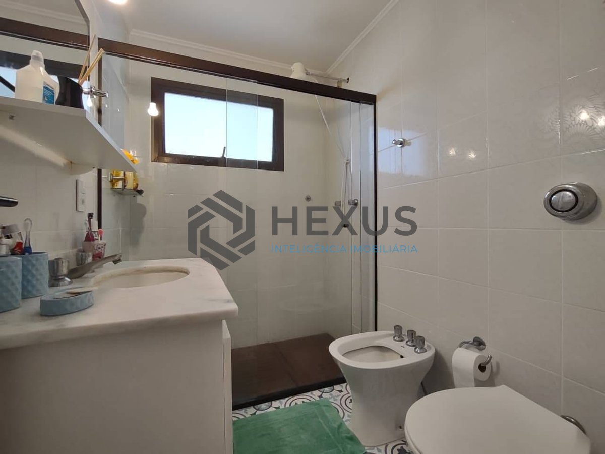 Foto 10 de Apartamento com varanda na região da Brunella na Praia da Enseada, Guaruja