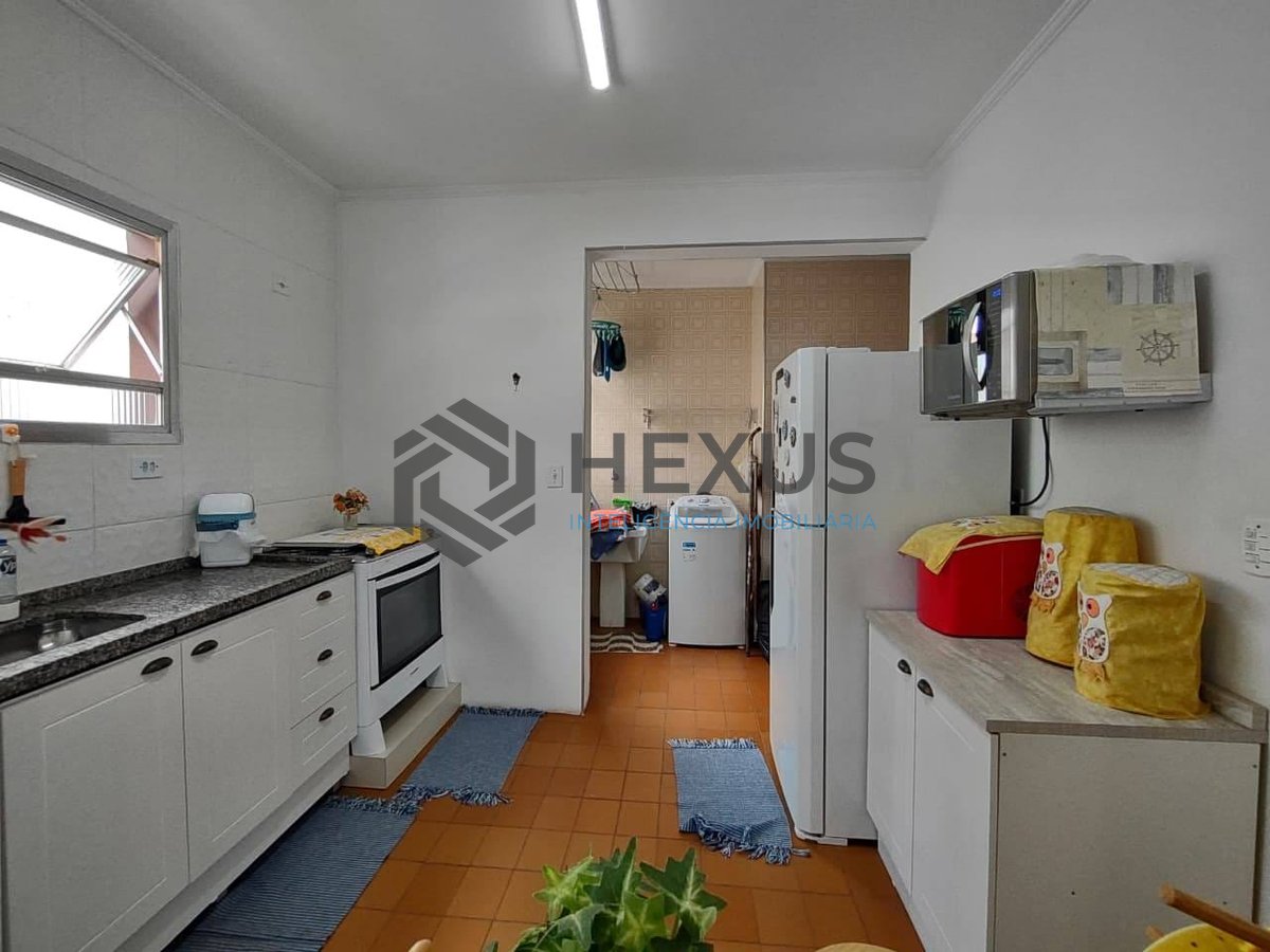 Foto 16 de Apartamento com varanda e lazer na Praia da Enseada, Guaruja