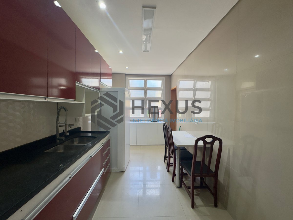 Foto 17 de Apartamento frente mar reformado com varanda gourmet na Praia das Pitangueiras, Guaruja