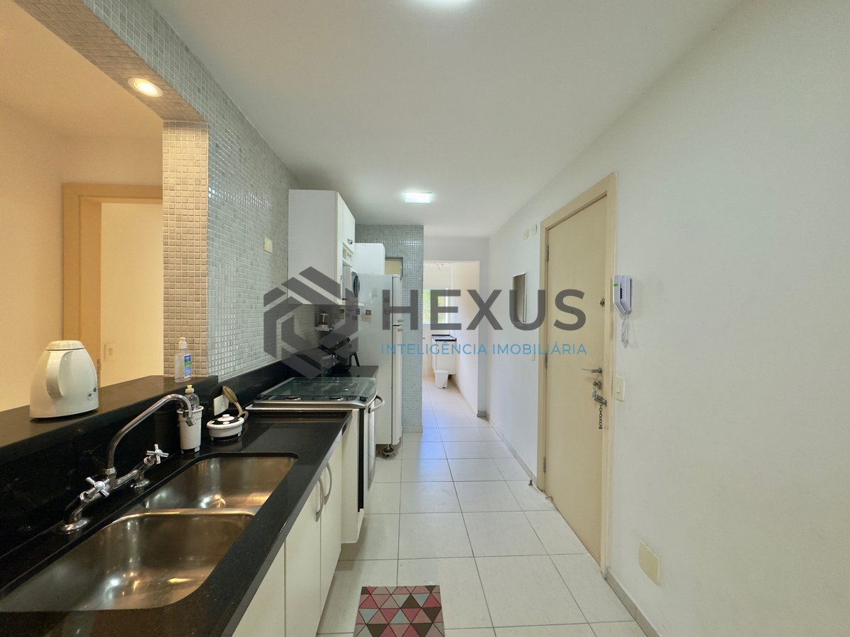 Foto 19 de Apartamento frente mar reformado com varanda e lazer na Praia das Pitangueiras, Guaruja