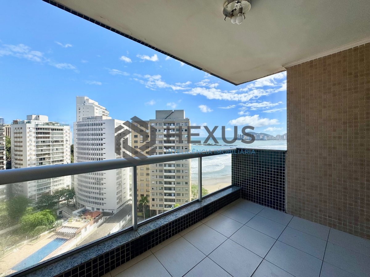 Foto 6 de Apartamento frente mar reformado com varanda e lazer na Praia das Pitangueiras, Guaruja