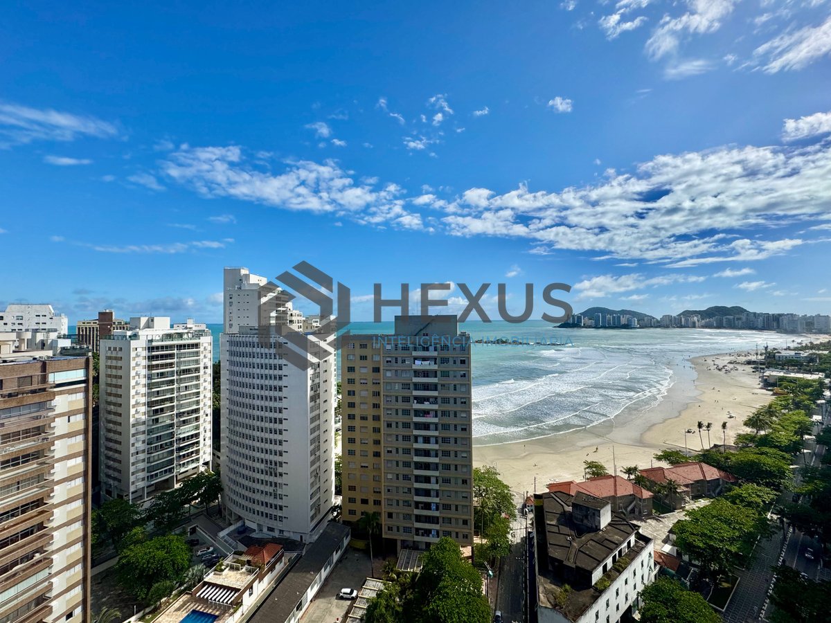 Foto 2 de Apartamento beira mar reformado com varanda e lazer na Praia das Pitangueiras, Guaruja