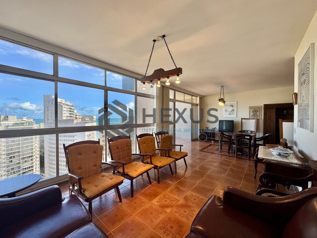 Foto 4 de Apartamento beira mar reformado com varanda e lazer na Praia das Pitangueiras, Guaruja
