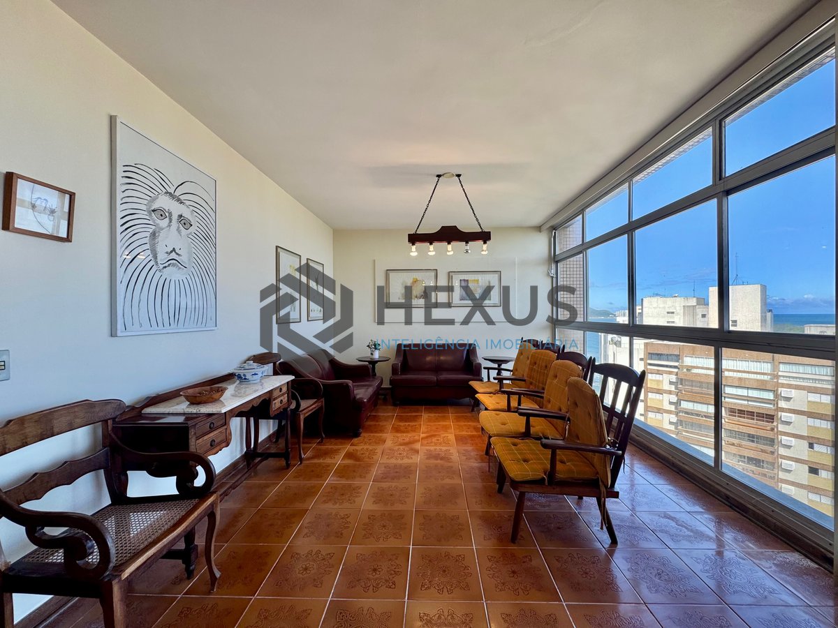 Foto 6 de Apartamento beira mar reformado com varanda e lazer na Praia das Pitangueiras, Guaruja