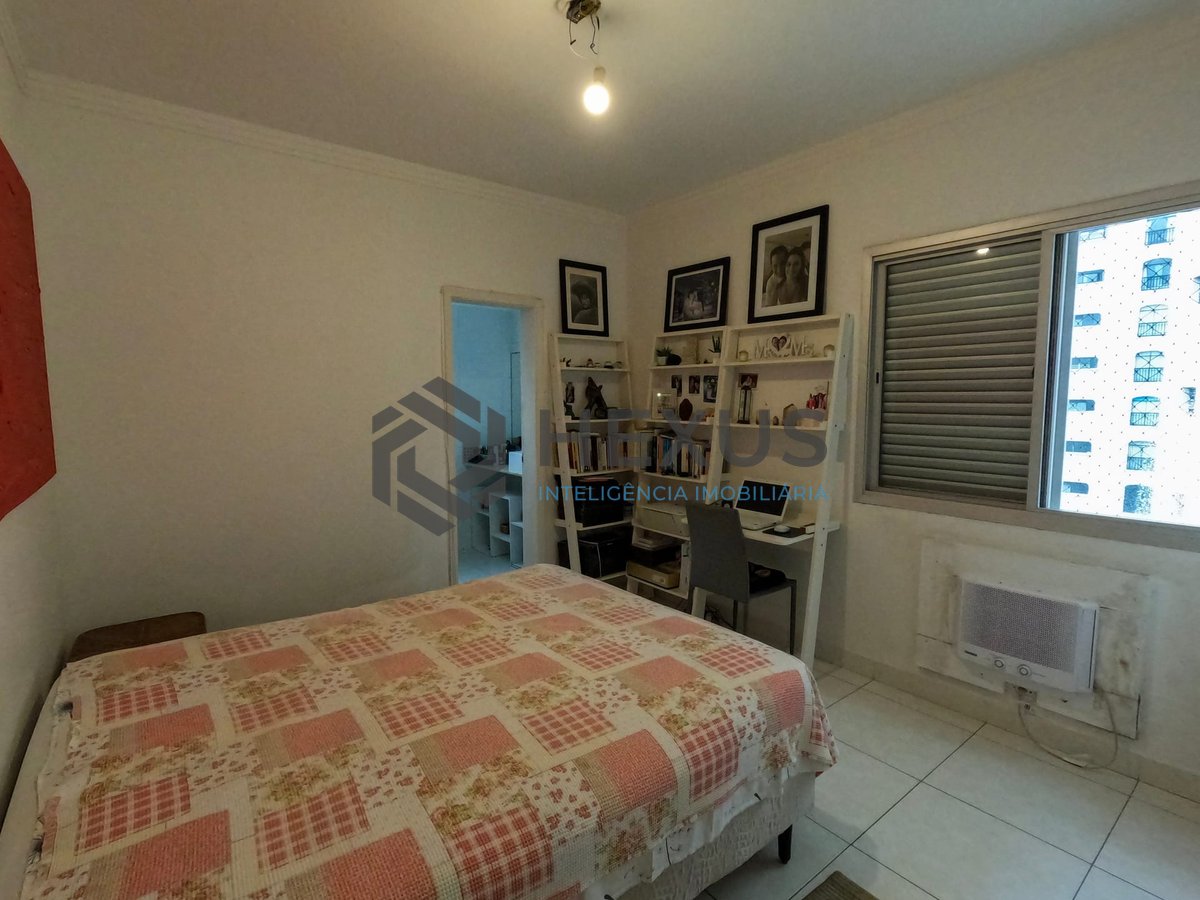 Foto 11 de Apartamento com varanda e vista mar na beira mar da Praia das Pitangueiras, Guaruja