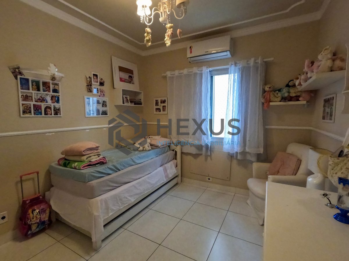 Foto 16 de Apartamento com varanda e vista mar na beira mar da Praia das Pitangueiras, Guaruja