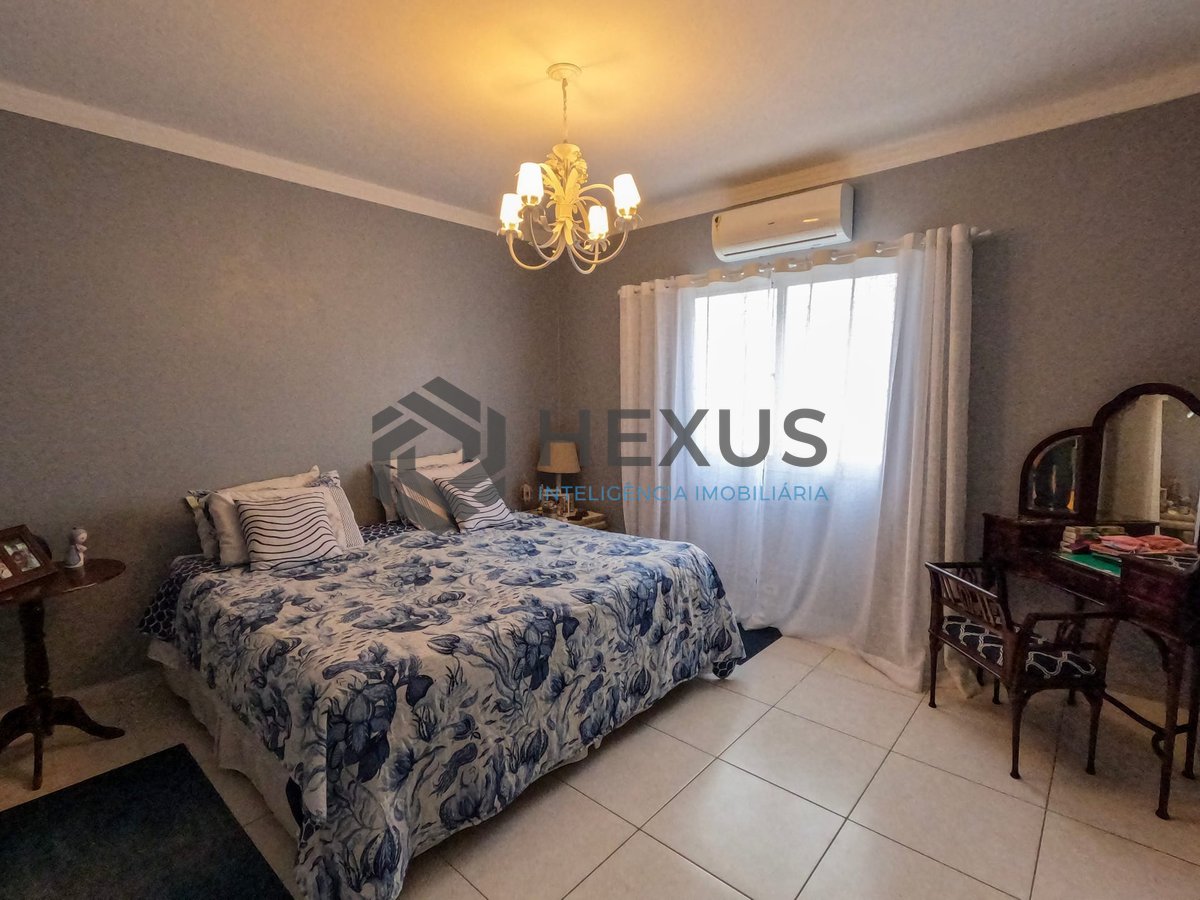 Foto 19 de Apartamento com varanda e vista mar na beira mar da Praia das Pitangueiras, Guaruja