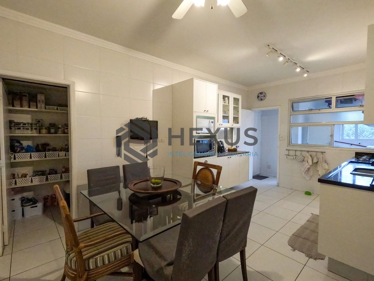 Foto 23 de Apartamento com varanda e vista mar na beira mar da Praia das Pitangueiras, Guaruja