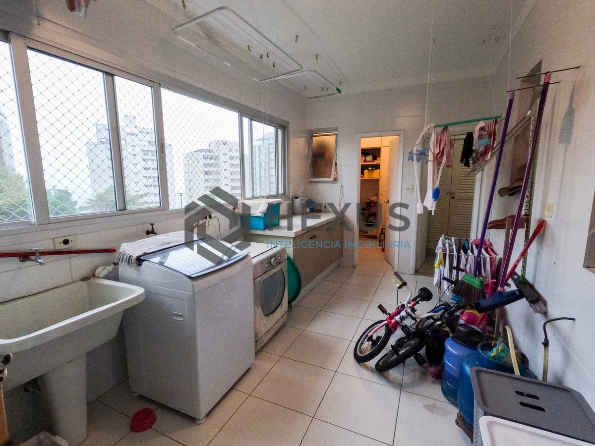 Foto 25 de Apartamento com varanda e vista mar na beira mar da Praia das Pitangueiras, Guaruja