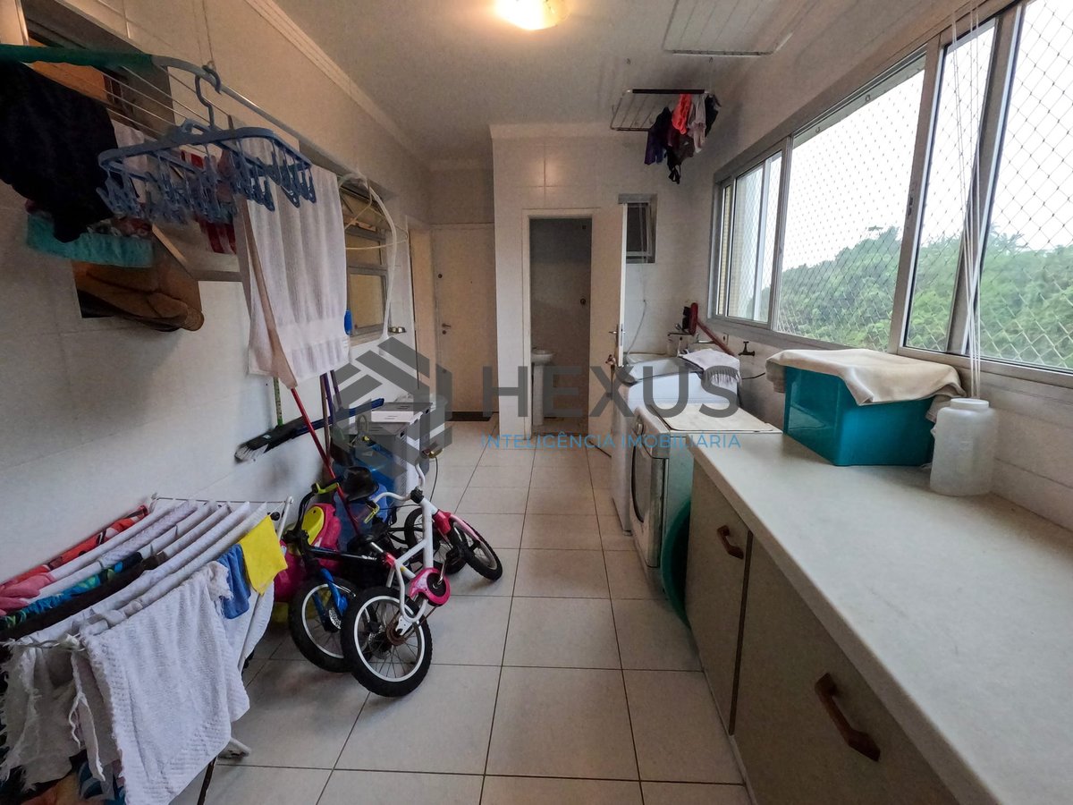 Foto 26 de Apartamento com varanda e vista mar na beira mar da Praia das Pitangueiras, Guaruja