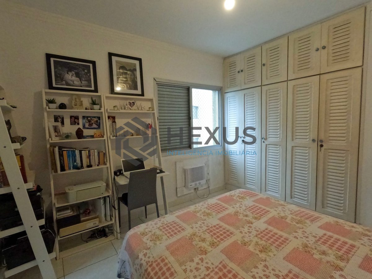 Foto 9 de Apartamento com varanda e vista mar na beira mar da Praia das Pitangueiras, Guaruja