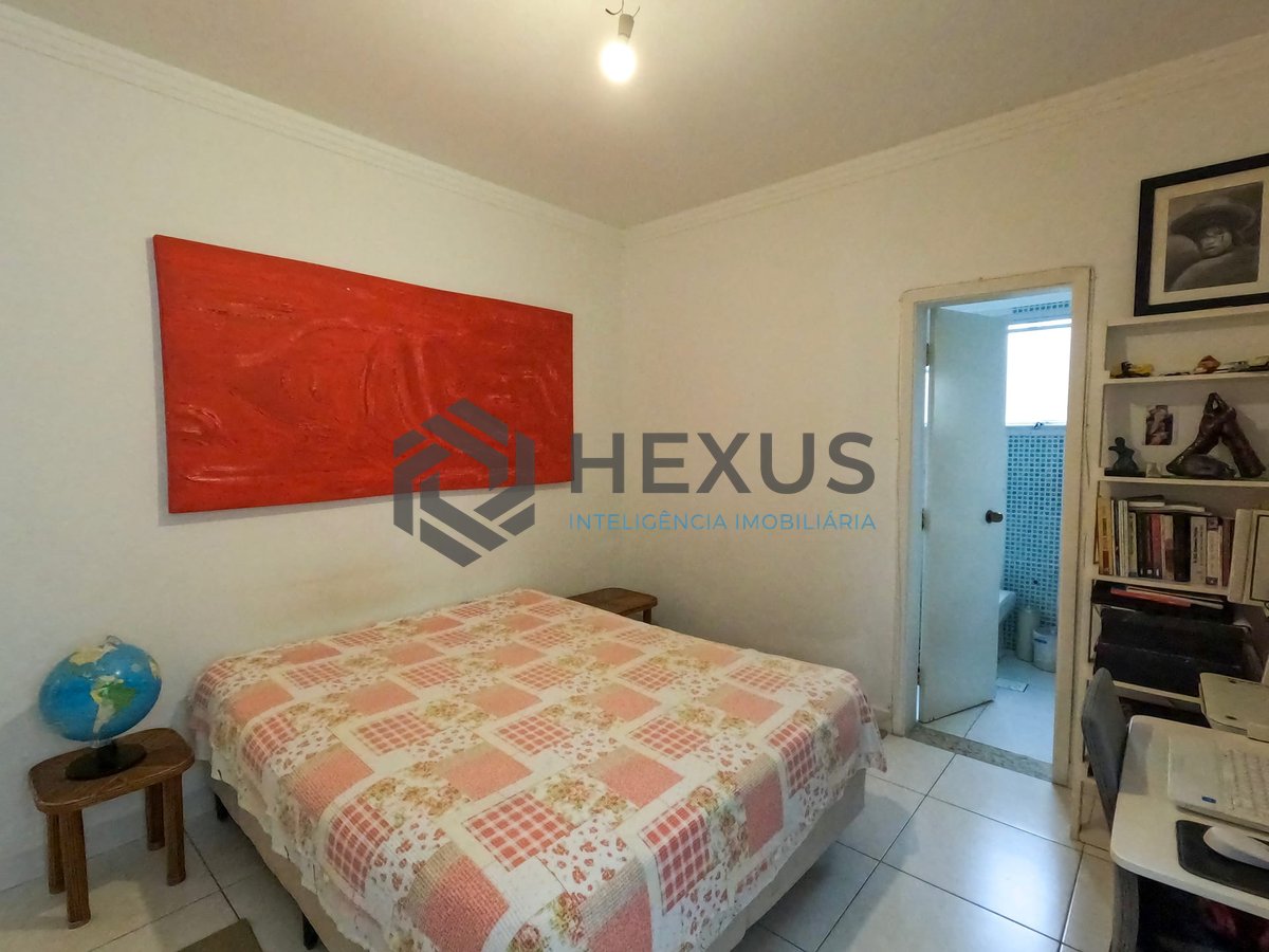 Foto 10 de Apartamento com varanda e vista mar na beira mar da Praia das Pitangueiras, Guaruja