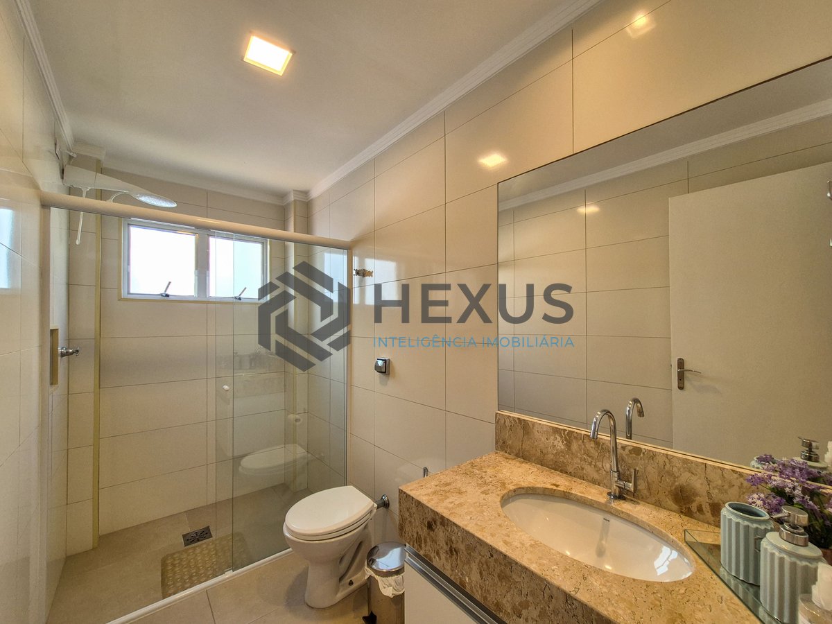 Foto 15 de Apartamento reformado com vista livre a uma quadra da Praia das Pitangueiras, Guaruja